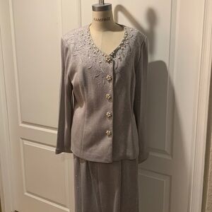 Elegant Gray Beaded Two-Piece Suit with pearls KNIT